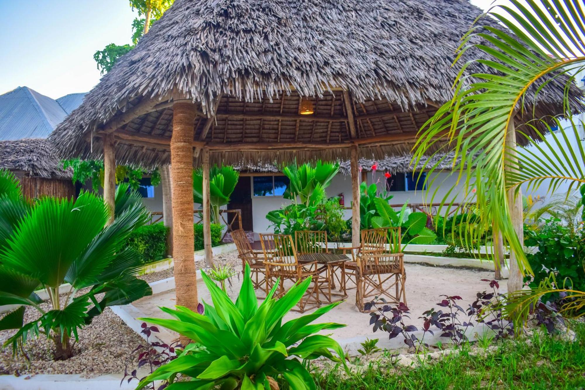Uhuru House And Restaurant Nungwi Exterior foto