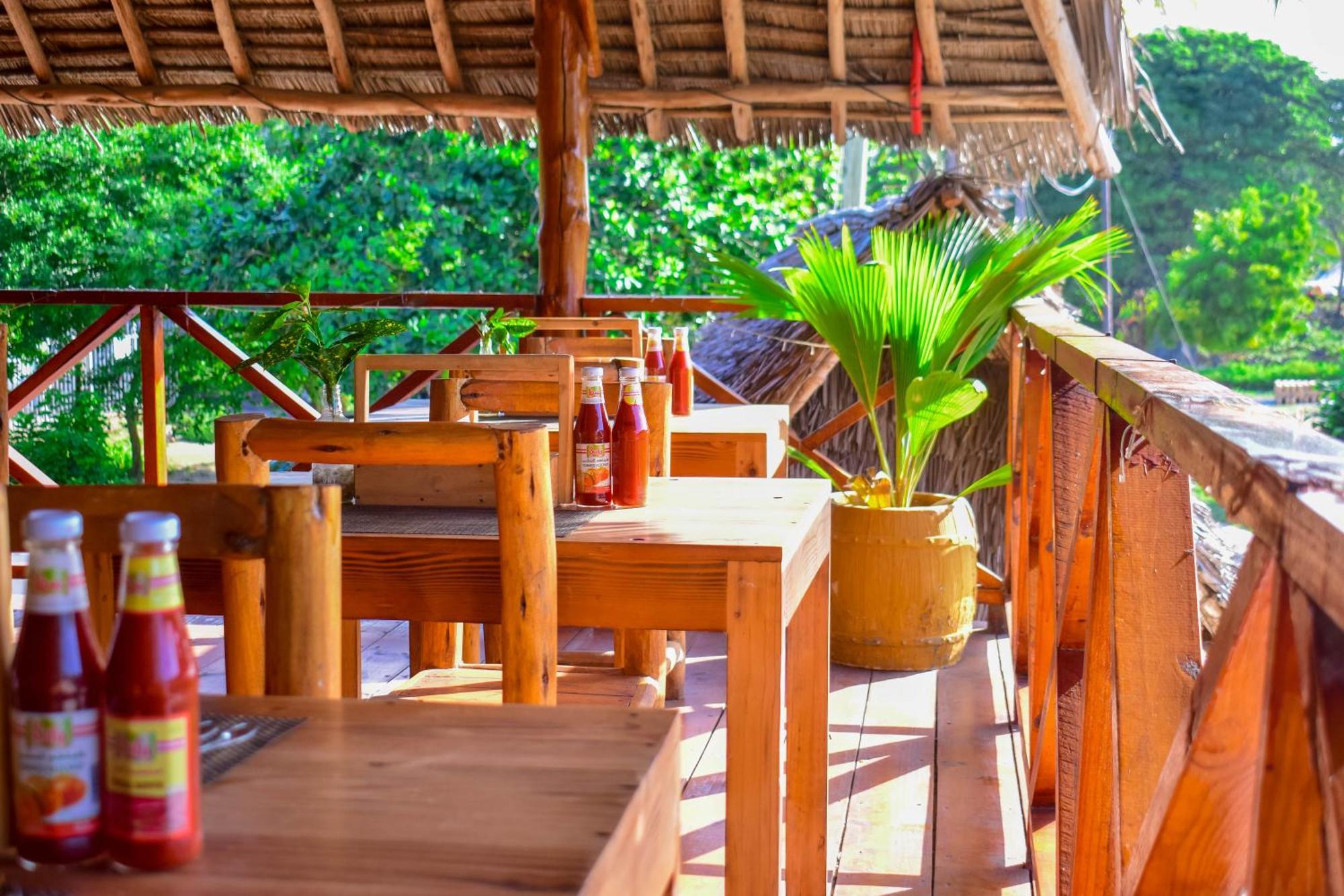 Uhuru House And Restaurant Nungwi Exterior foto